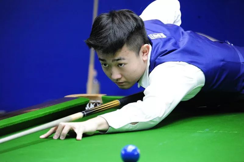 她会在接下 她会在接下